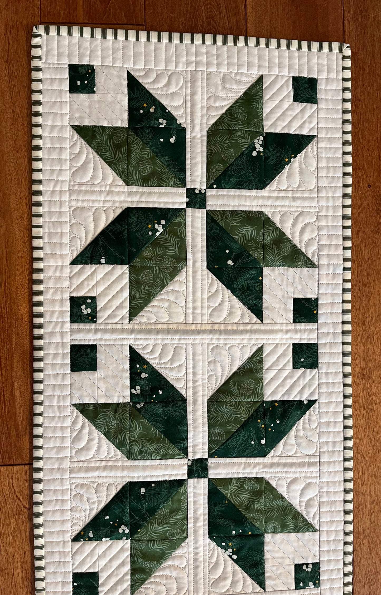 Christmas Table Runner - Green Star - Handmade, Custom Quilted - 15"x54" - Ready to Ship