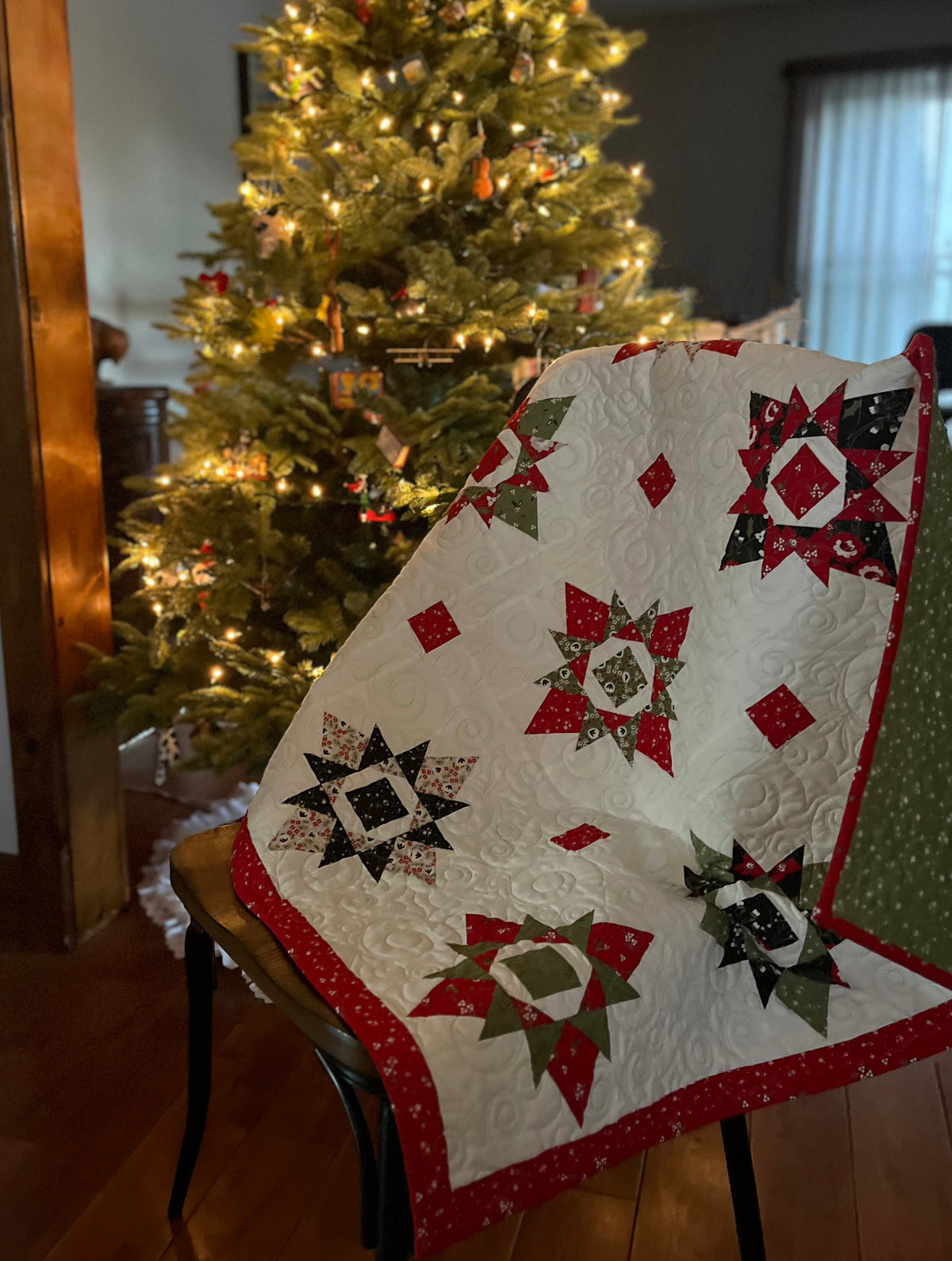 Handmade Christmas Baby Quilt, Lap Quilt, Holiday Table Topper, Wall Hanging (37x37.5)