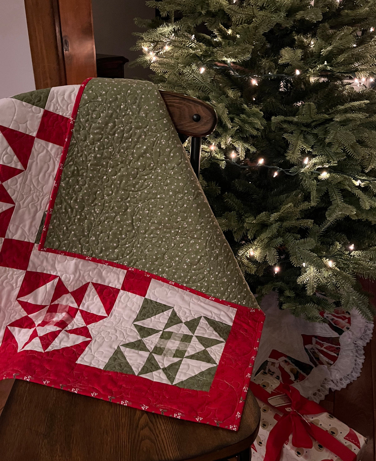 Handmade Christmas Baby Quilt, Adult Lap Quilt - Red, Green & White Ohio Stars (37.5x37.5)