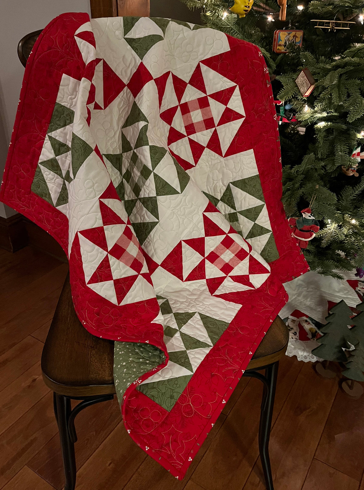 Handmade Christmas Baby Quilt, Adult Lap Quilt - Red, Green & White Ohio Stars (37.5x37.5)