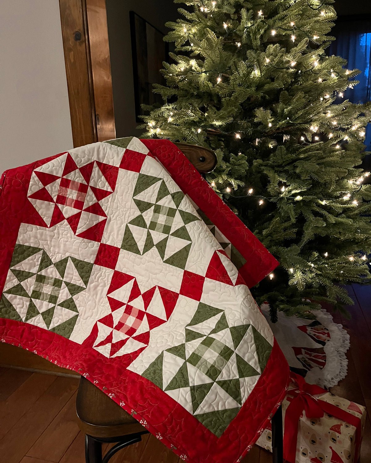 Handmade Christmas Baby Quilt, Adult Lap Quilt - Red, Green & White Ohio Stars (37.5x37.5)