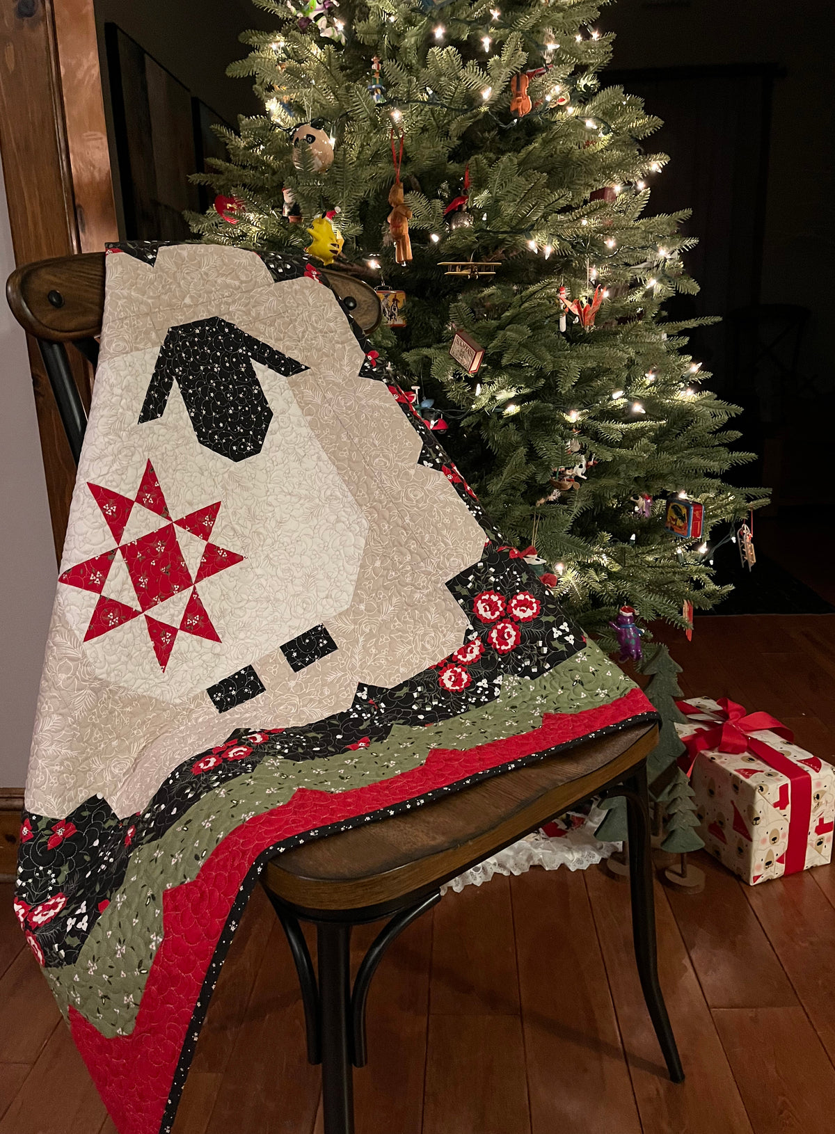 Handmade Christmas Sheep Baby Quilt: Heirloom Blanket (40x40) Lap Quilt, Wall Hanging